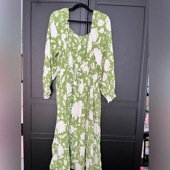 Ava and Viv, Green and White Floral. 1x. - Picture 1 of 3
